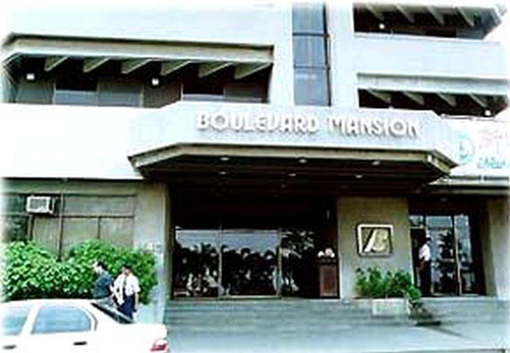 Sunny Bay Suites Manila Bagian luar foto