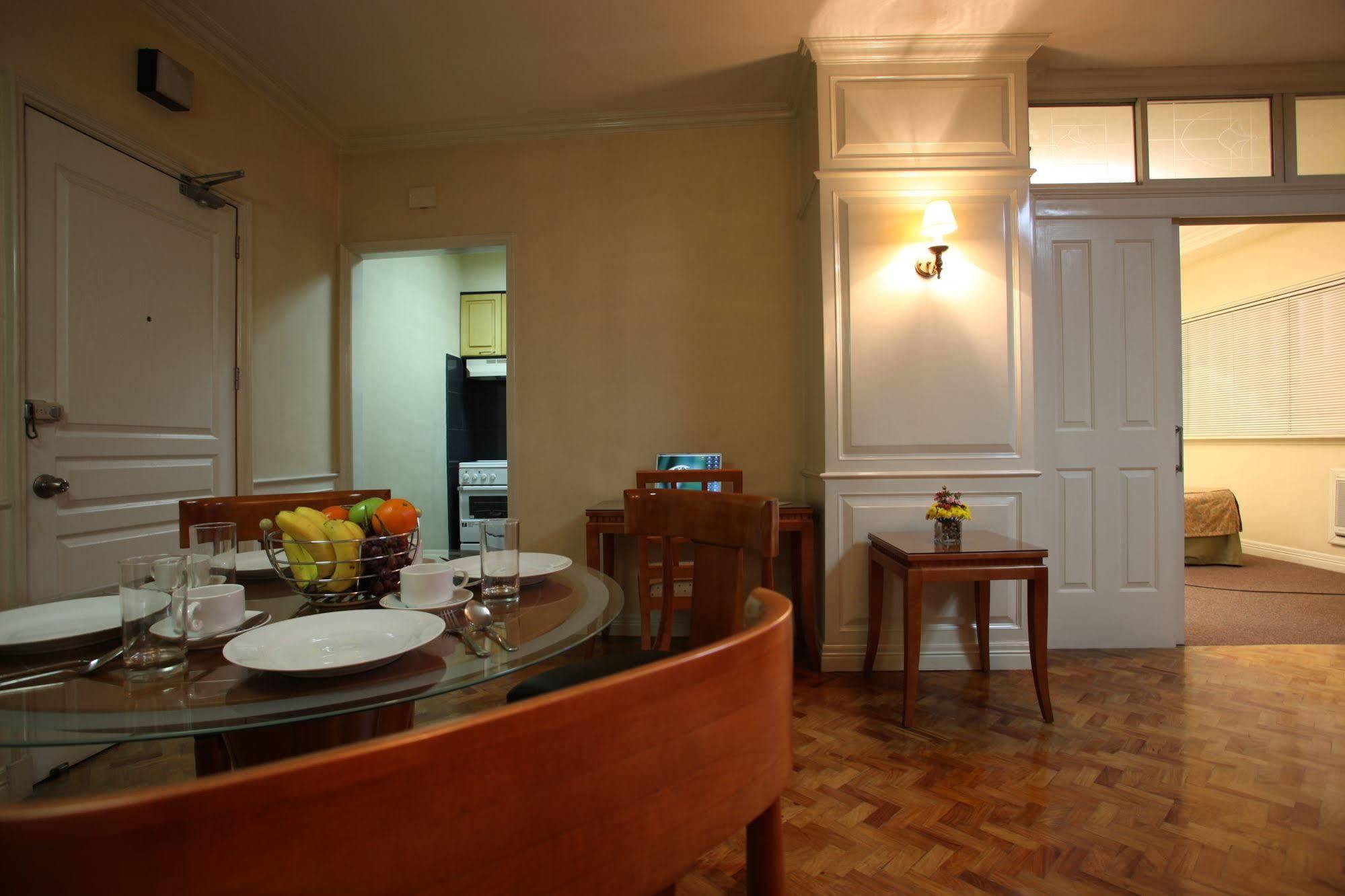 Sunny Bay Suites Manila Bagian luar foto