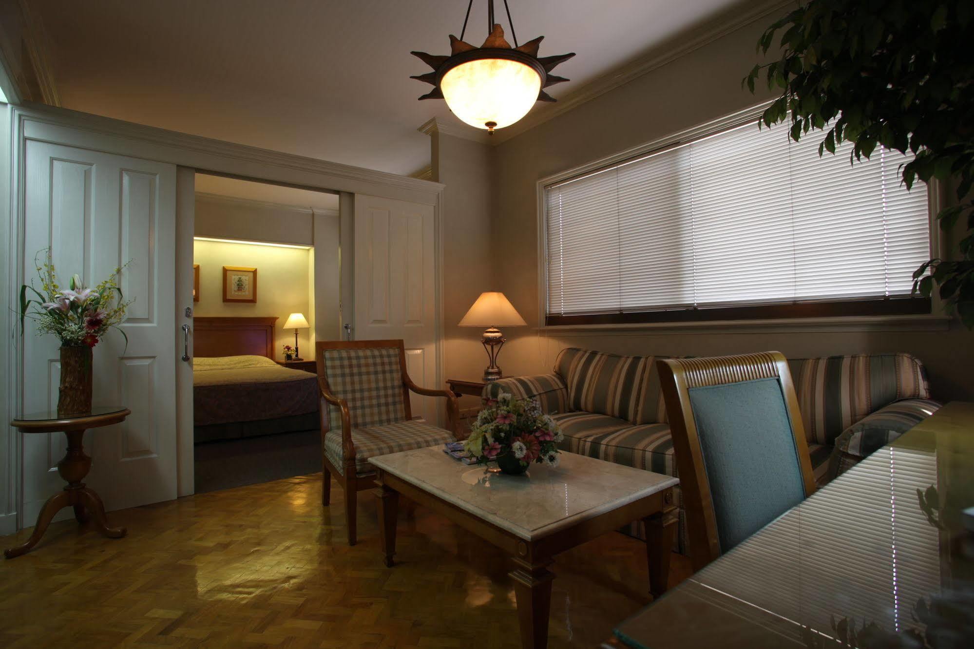 Sunny Bay Suites Manila Bagian luar foto