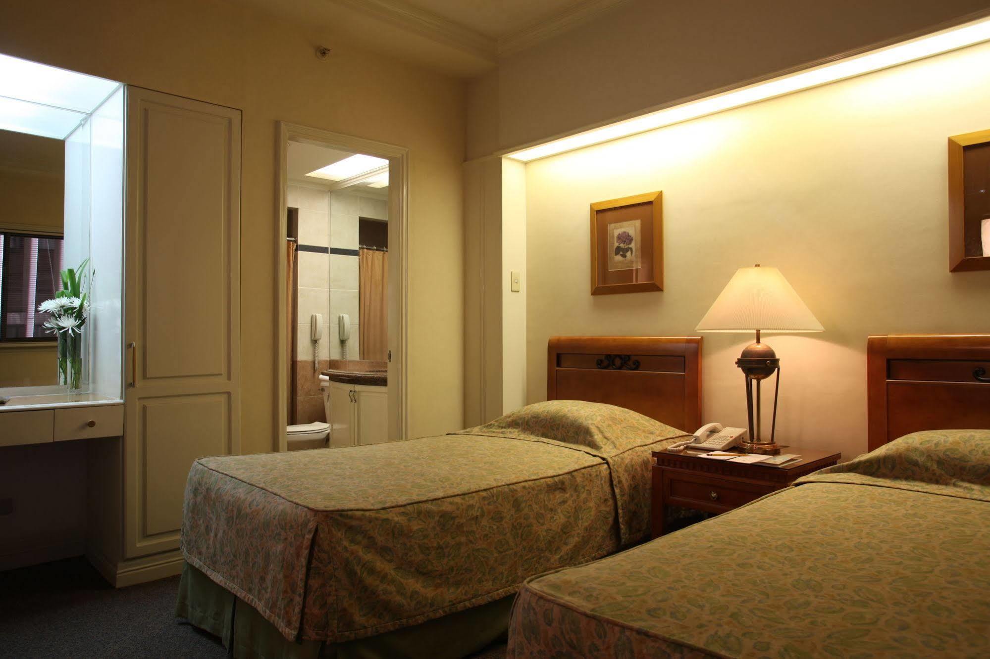 Sunny Bay Suites Manila Bagian luar foto