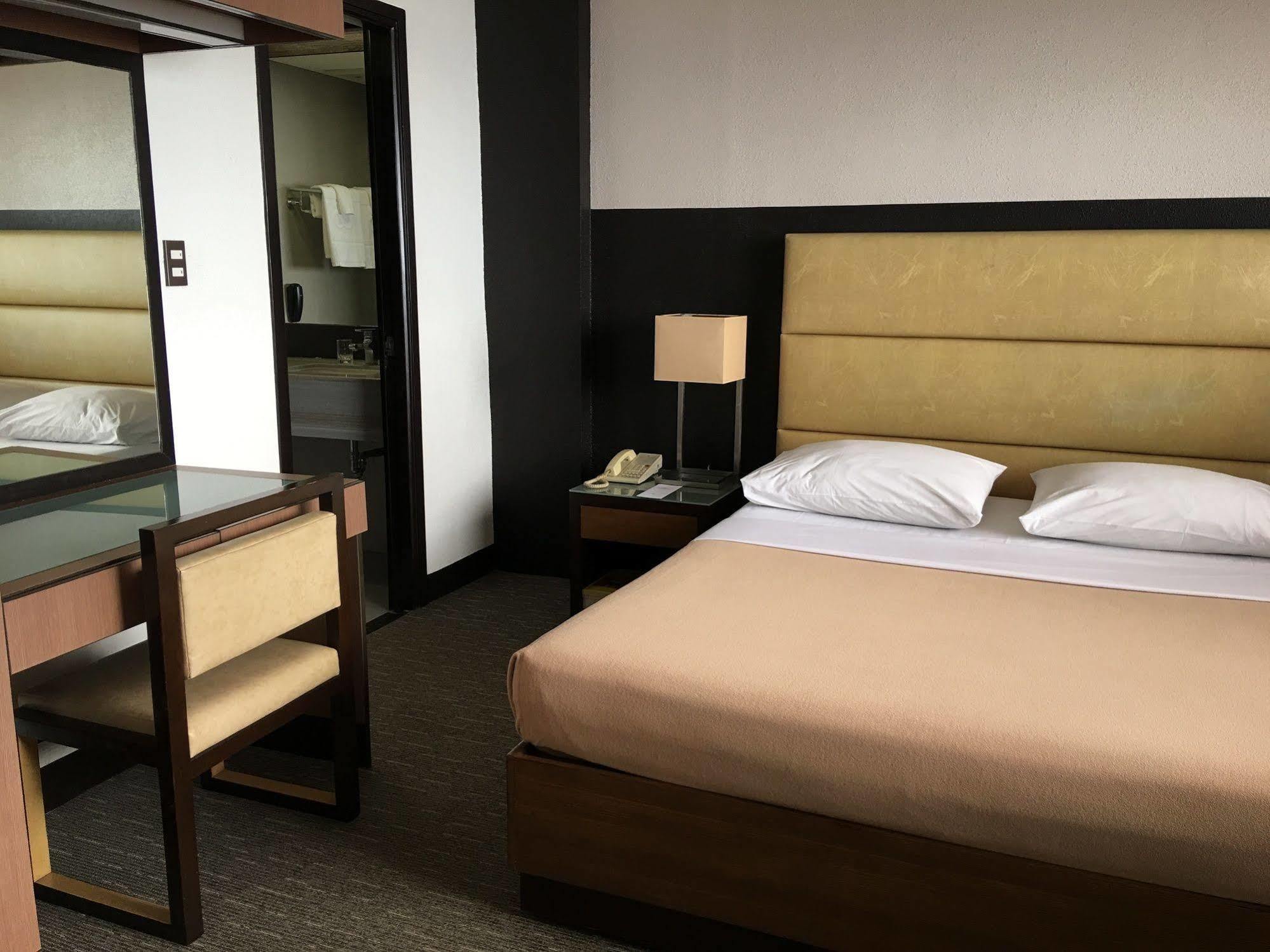 Sunny Bay Suites Manila Bagian luar foto
